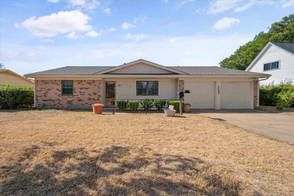 3504 Carriage Hill Drive, Forest Hill, TX 76140 — photo 1