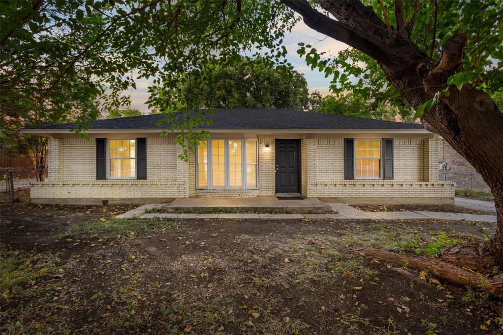509 E Williamsburg Manor, Arlington, TX 76014 — photo 1