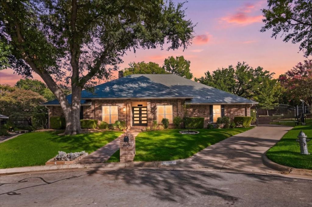 805 Shadycreek Court, Arlington, TX 76013 — photo 1
