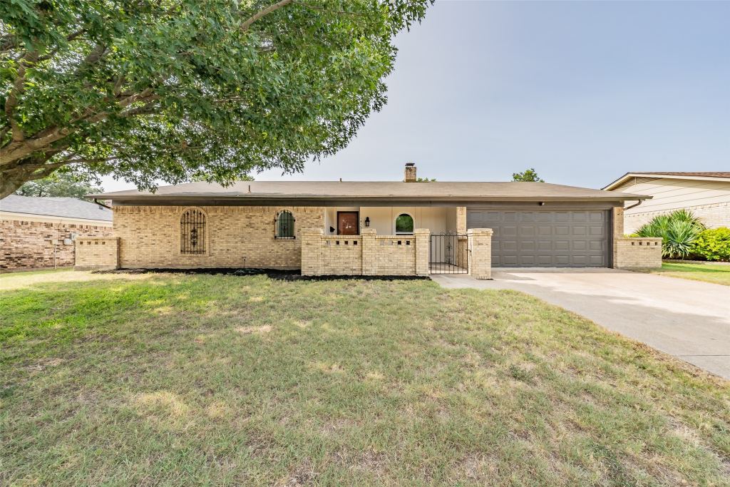1413 Lamplighter Lane, Edgecliff Village, TX 76134 — photo 1