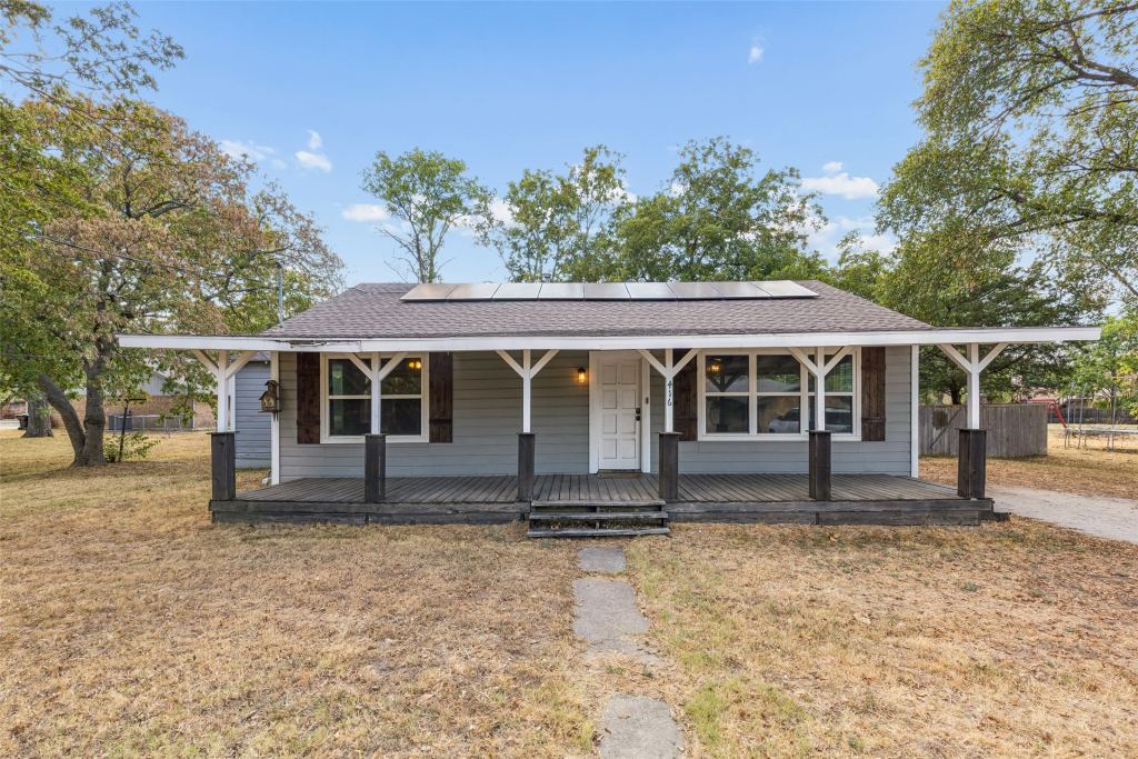 416 S Harrison Street, Pilot Point, TX 76258 — photo 1