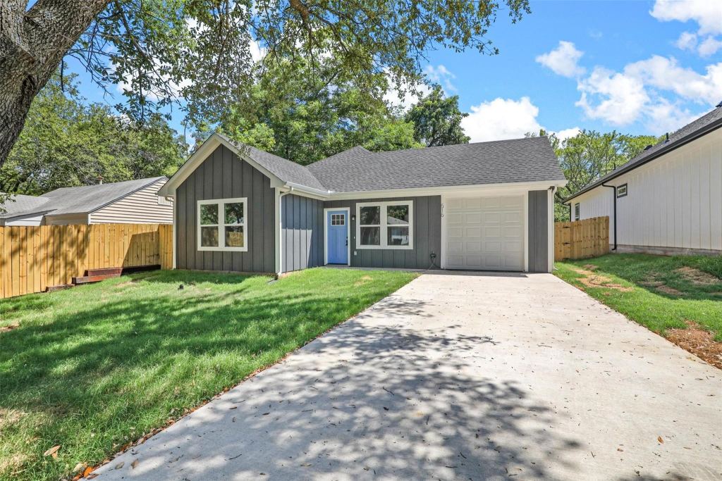 516 E Heron Street, Denison, TX 75021 — photo 1