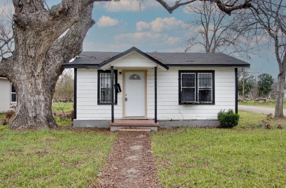 1001 Calhoun Avenue, Waco, TX 76704 — photo 1