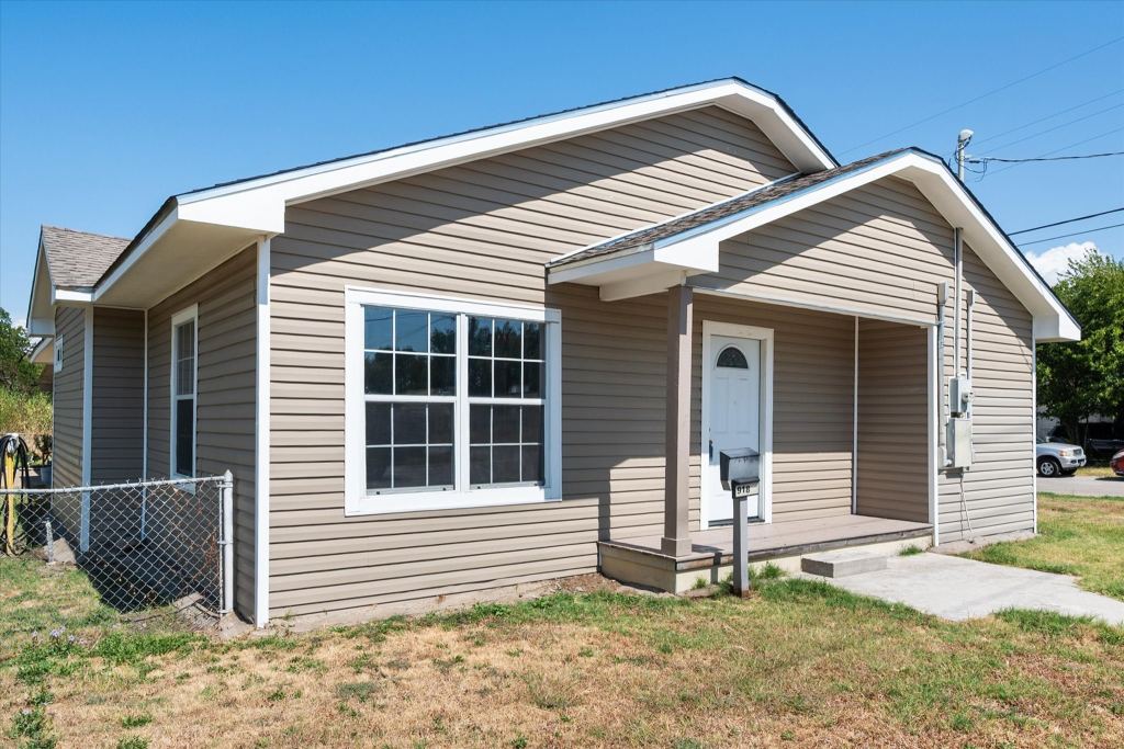 918 Martin Luther King Jr Boulevard, Corsicana, TX 75110 — photo 1
