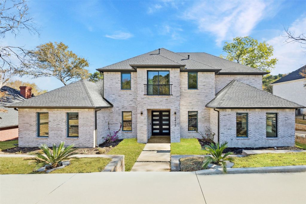 2415 Valley View Drive, Cedar Hill, TX 75104 — photo 1