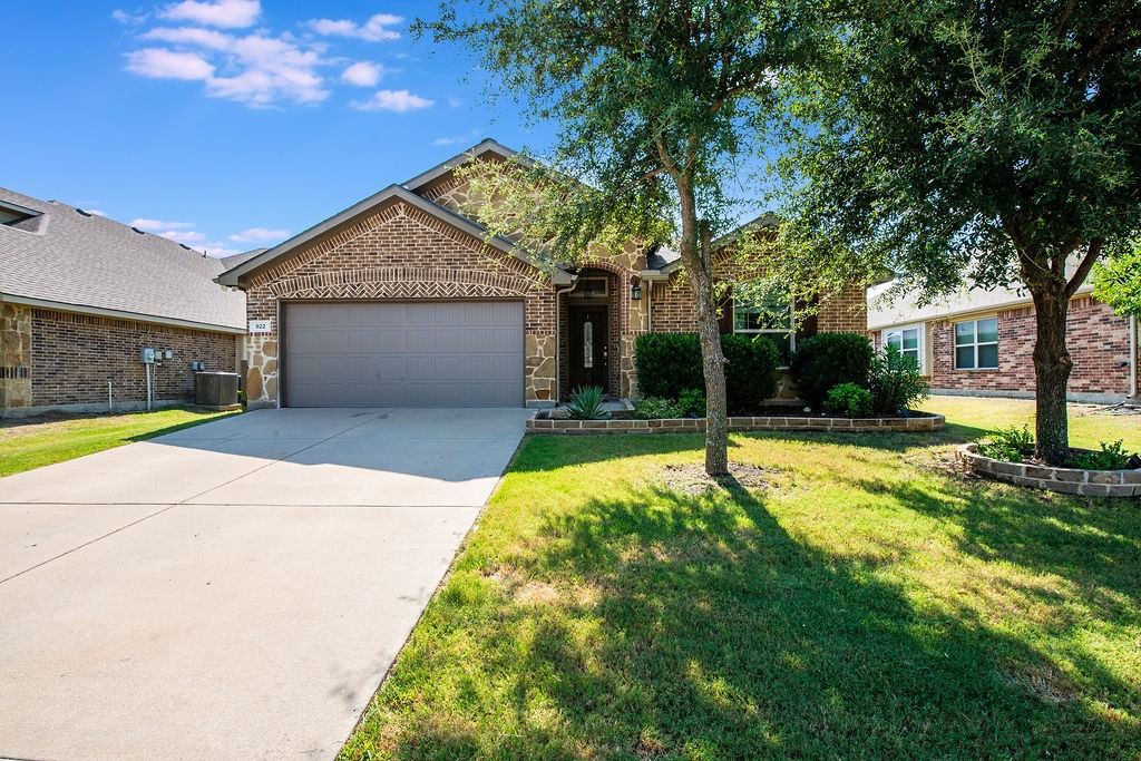 822 Graham Drive, Burleson, TX 76028 — photo 1