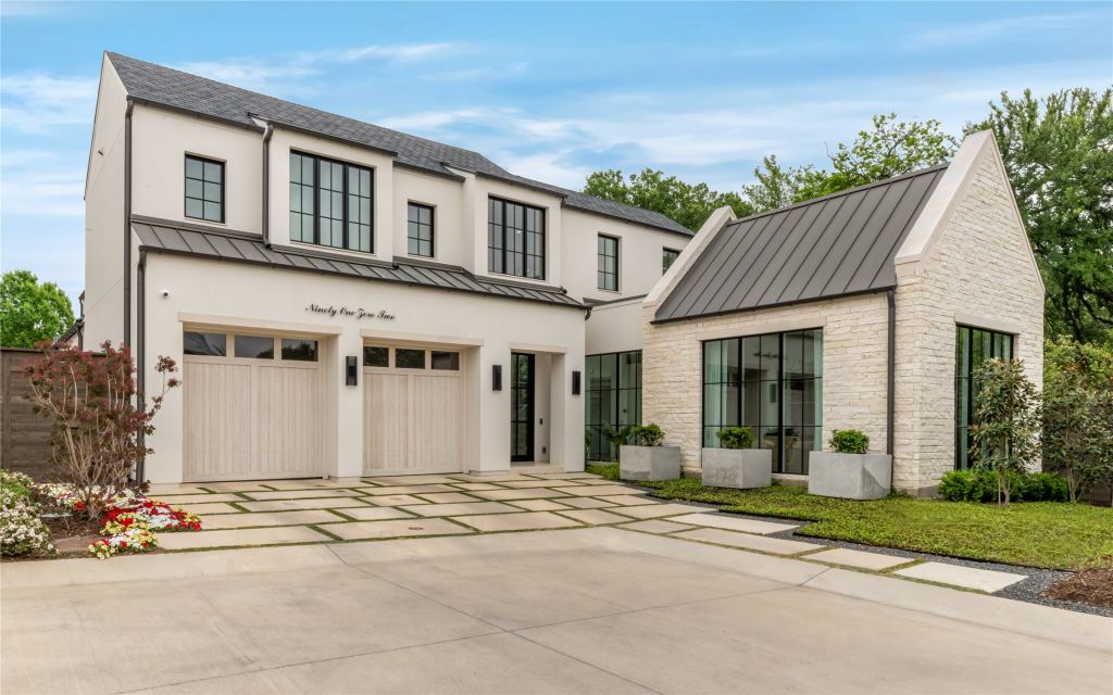9102 Bluff Hollow Court