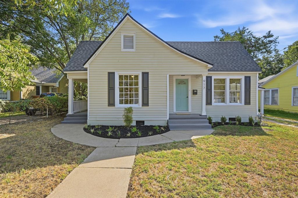 917 N Woods Street, Sherman, TX 75092 — photo 1