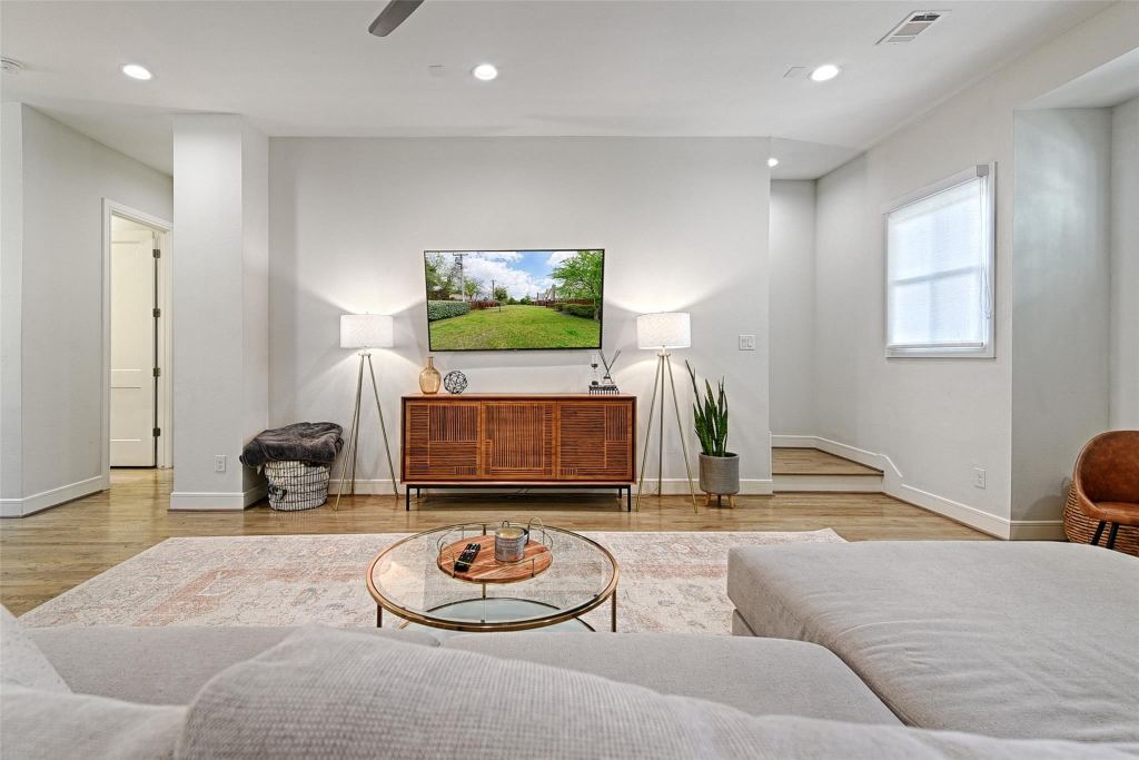 5089 Gaston Avenue 1002, Dallas, TX 75214 — photo 1