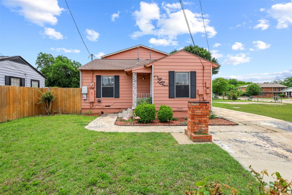 204 E Avenue D, Garland, TX 75040 — photo 1