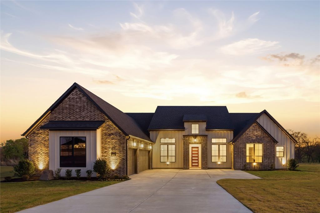 451 Rocky Drive, Waxahachie, TX 75176 — photo 1