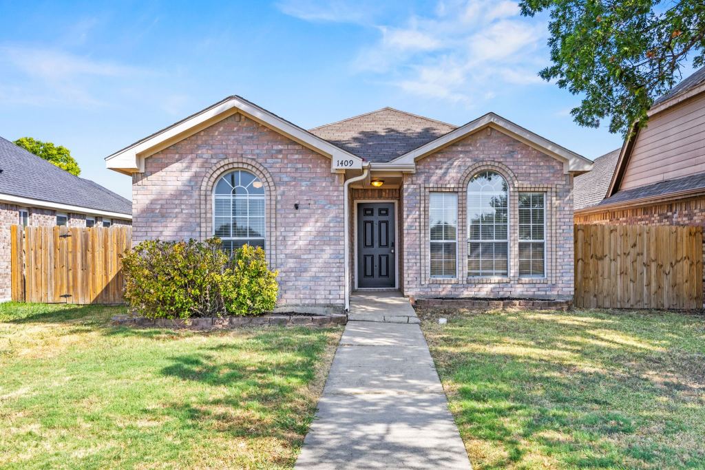 1409 E Brown Street, Wylie, TX 75098 — photo 1