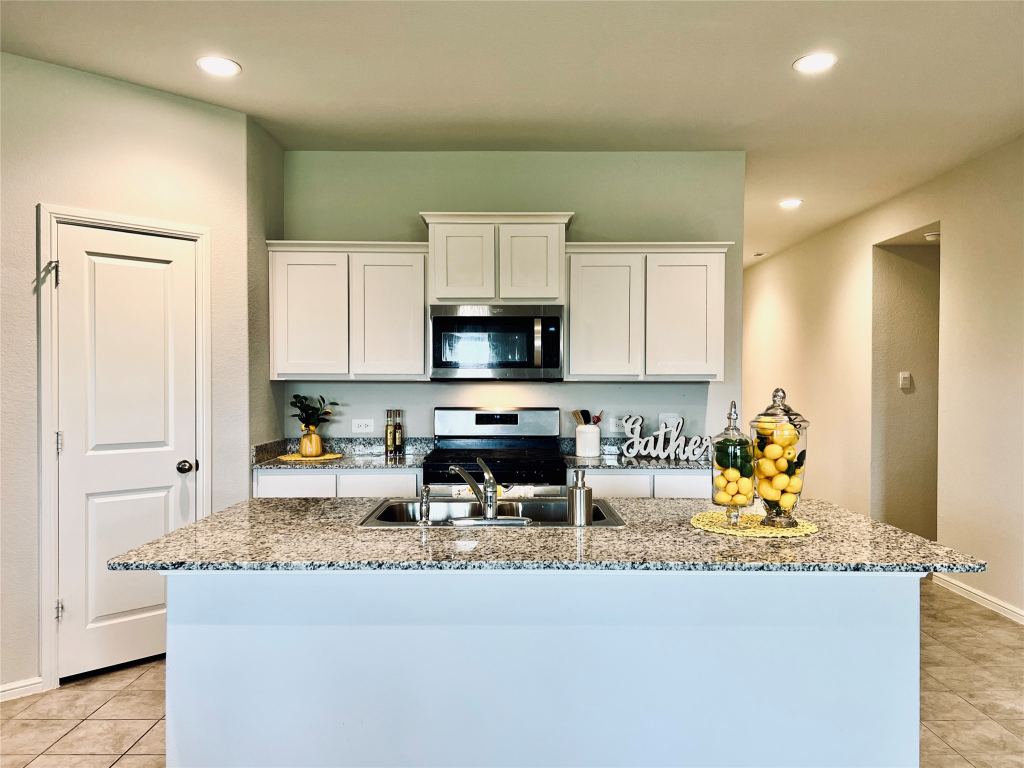 636 Mount Vista Lane, Fort Worth, TX 76131 — photo 1