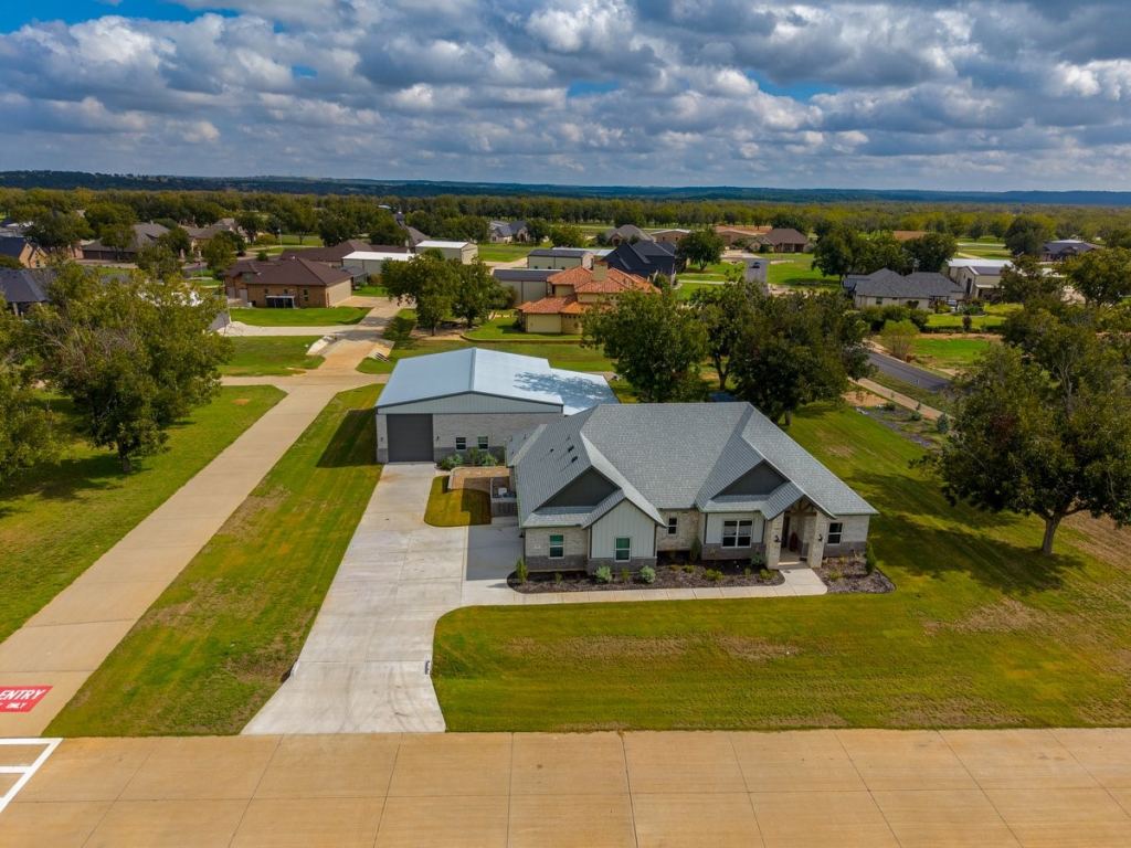 6015 Bonanza Drive D, Granbury, TX 76049 — photo 1