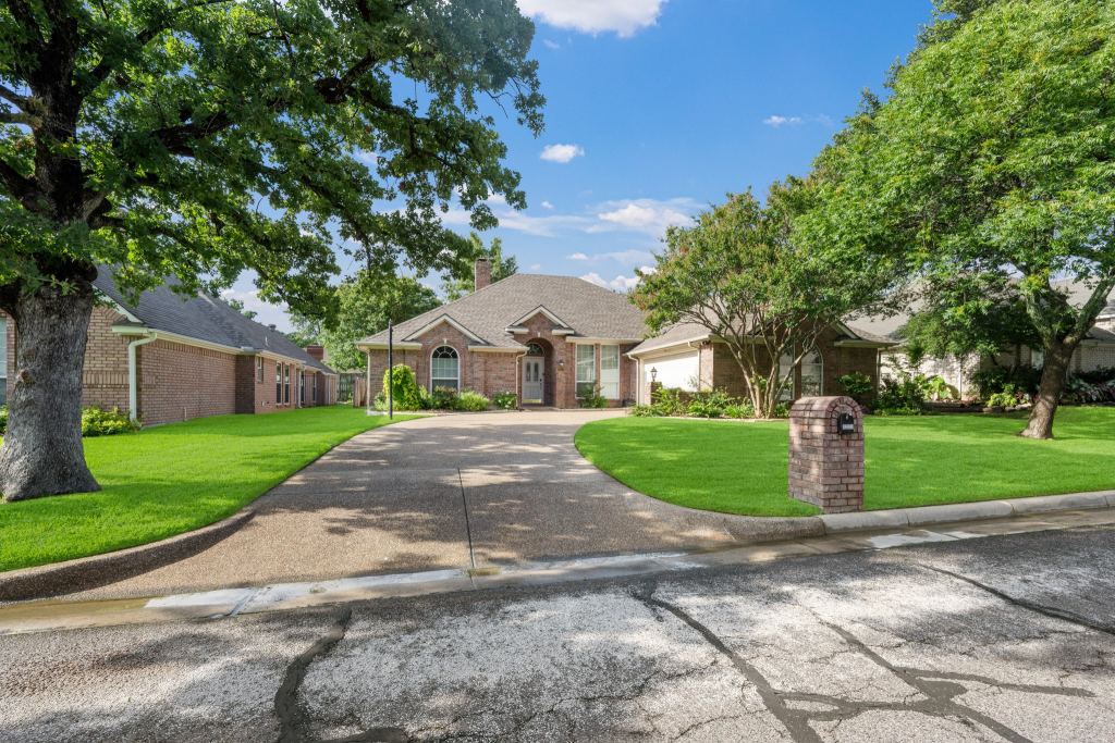 3317 Tiverton Court, Arlington, TX 76001 — photo 1