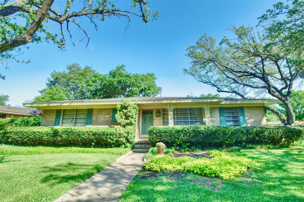 4901 Pine Avenue, Waco, TX 76710 — photo 1