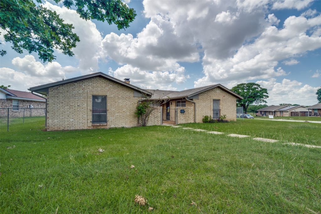 1421 Mount Vernon Drive, Mesquite, TX 75149 — photo 1
