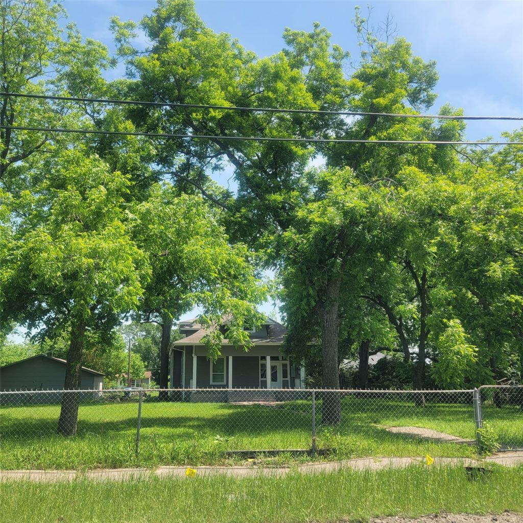 1325 W 13th Avenue, Corsicana, TX 75110 — photo 1