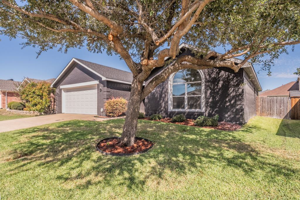 337 Mcmurtry Drive, Arlington, TX 76002 — photo 1