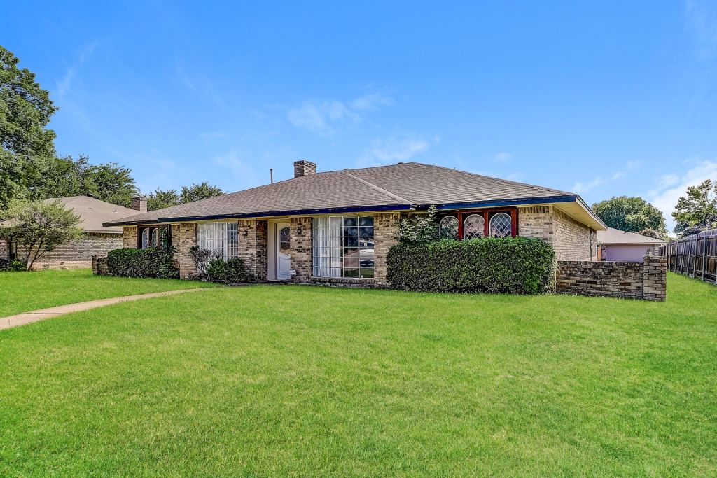 1021 Shadywood Lane, DeSoto, TX 75115 — photo 1