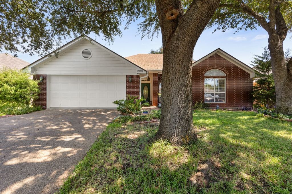 2800 Comanche Trail, Waco, TX 76712 — photo 1