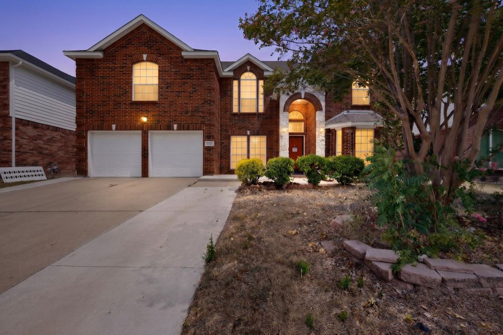 4316 Sleepy Glen Drive, Grand Prairie, TX 75052 — photo 1