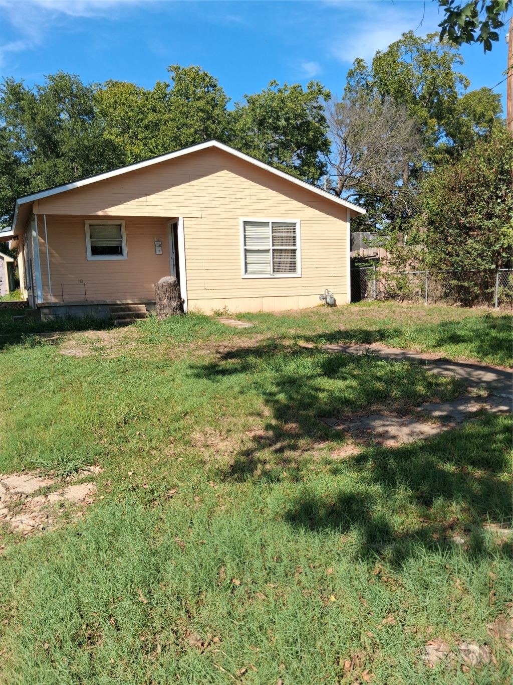 319 W Moore Street, Sherman, TX 75090 — photo 1