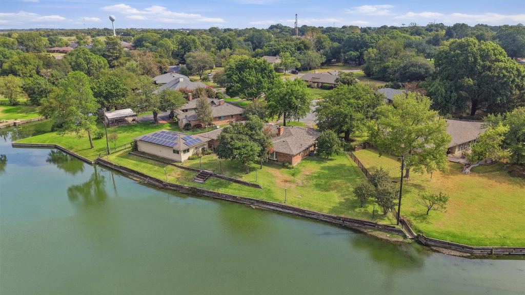 1609 Lakewood Drive, Sherman, TX 75092 — photo 1
