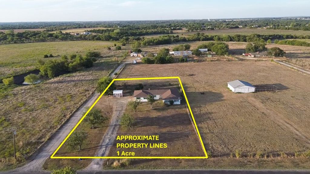 203 Farrar Road, Waxahachie, TX 75165 — photo 1
