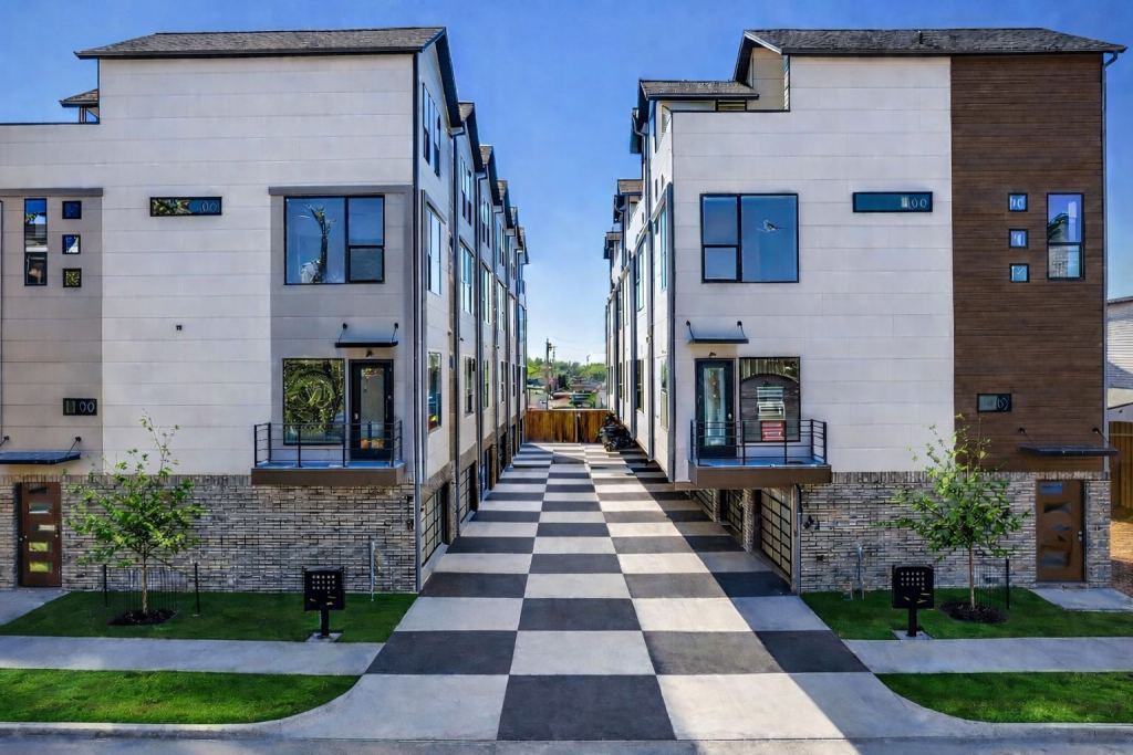 710 W 10th Street 101, Dallas, TX 75208 — photo 1