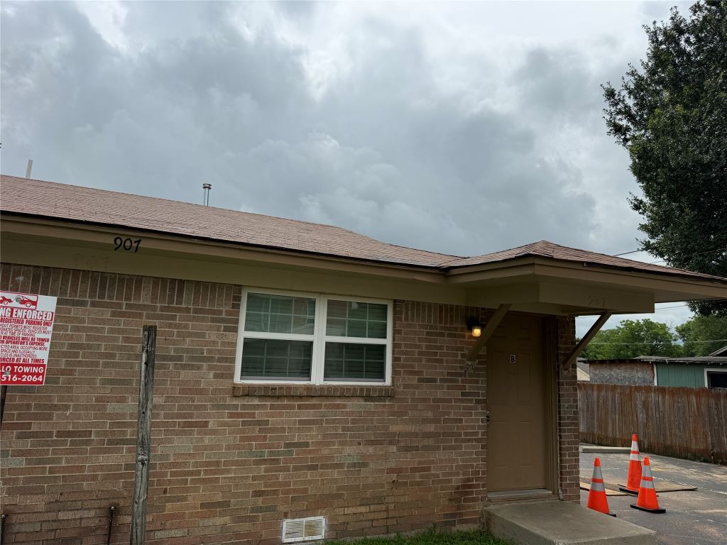 907 S Mesquite Street 907A, Arlington, TX 76010 — photo 1