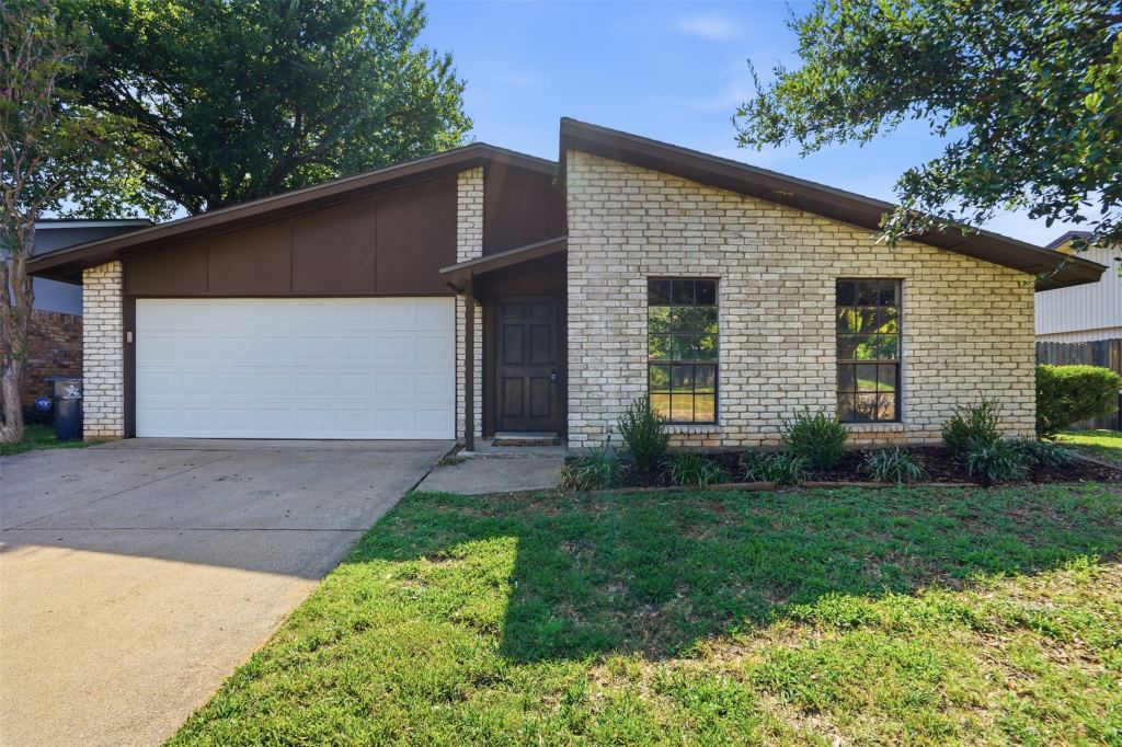 2711 Treeview Drive, Arlington, TX 76016 — photo 1