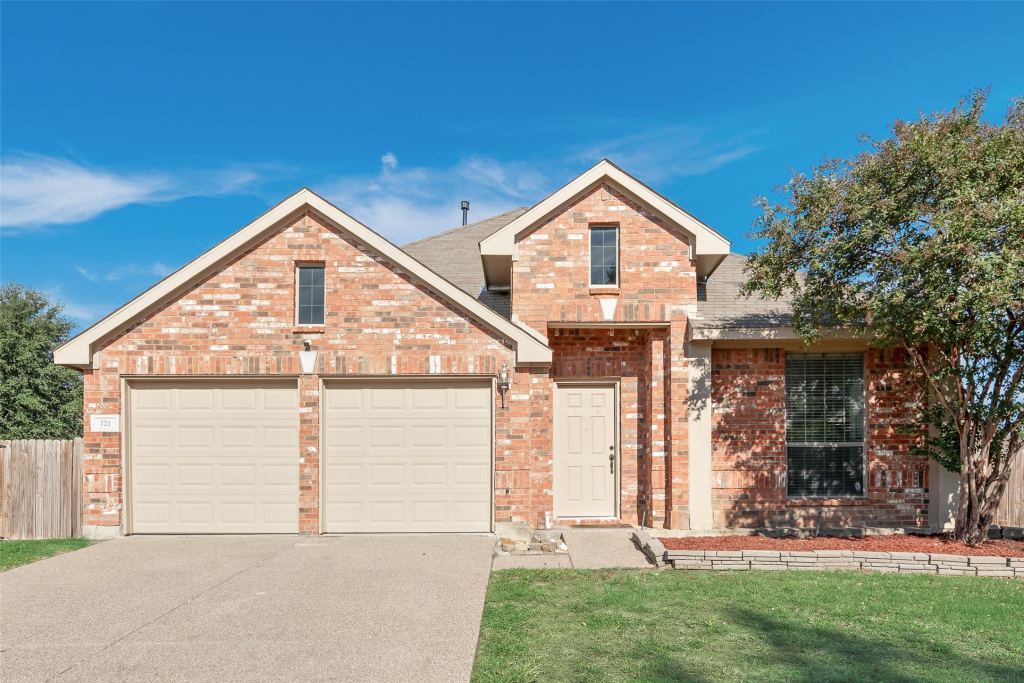 721 Honeysuckle Way, DeSoto, TX 75115 — photo 1