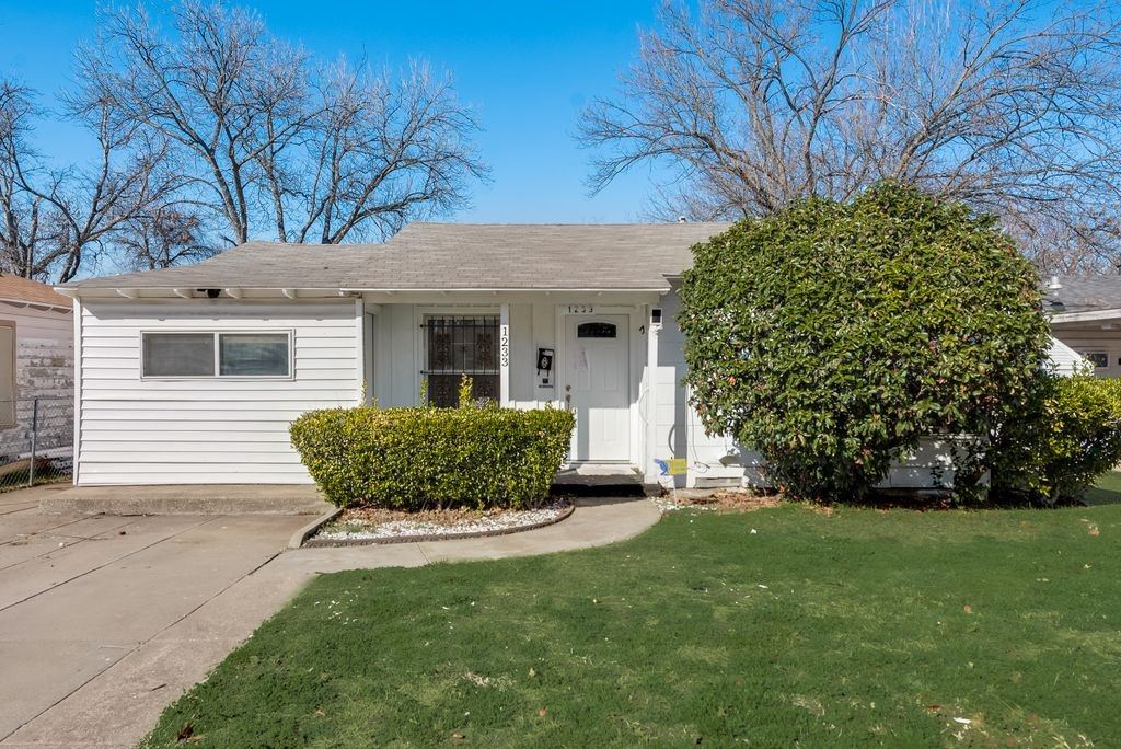 1233 Marion Avenue, Fort Worth, TX 76104 — photo 1