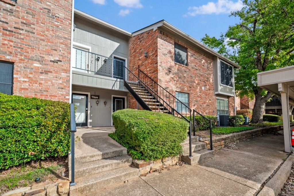 2719 Silver Creek Drive 111, Arlington, TX 76006 — photo 1