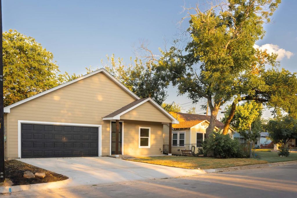 321 S Rusk, Weatherford, TX 76086 — photo 1