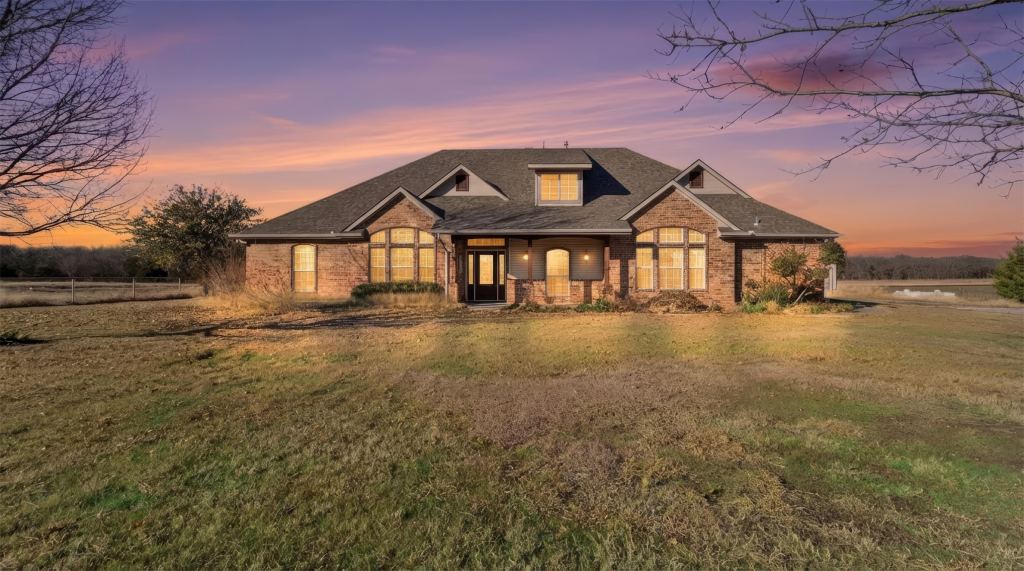 2611 Lonesome Dove, Farmersville, TX 75442 — photo 1