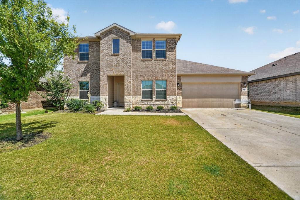 1425 Bennett Drive, Burleson, TX 76028 — photo 1