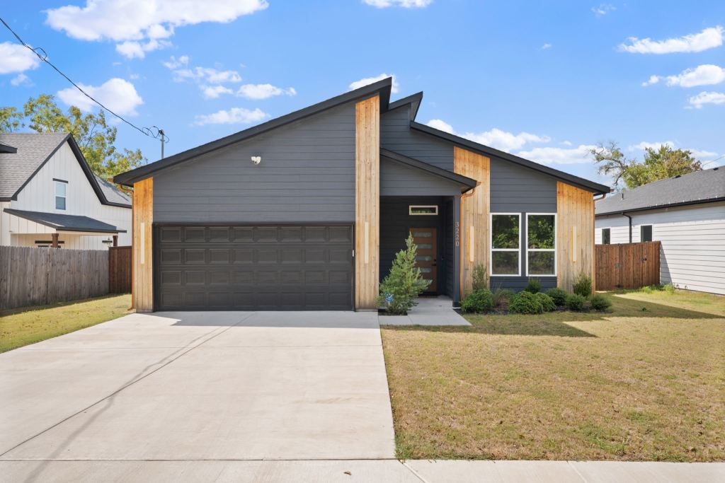 3220 Houston Street, Greenville, TX 75401 — photo 1