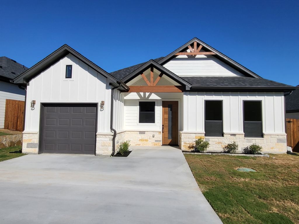 3412 Brazos River Drive, Granbury, TX 76048 — photo 1