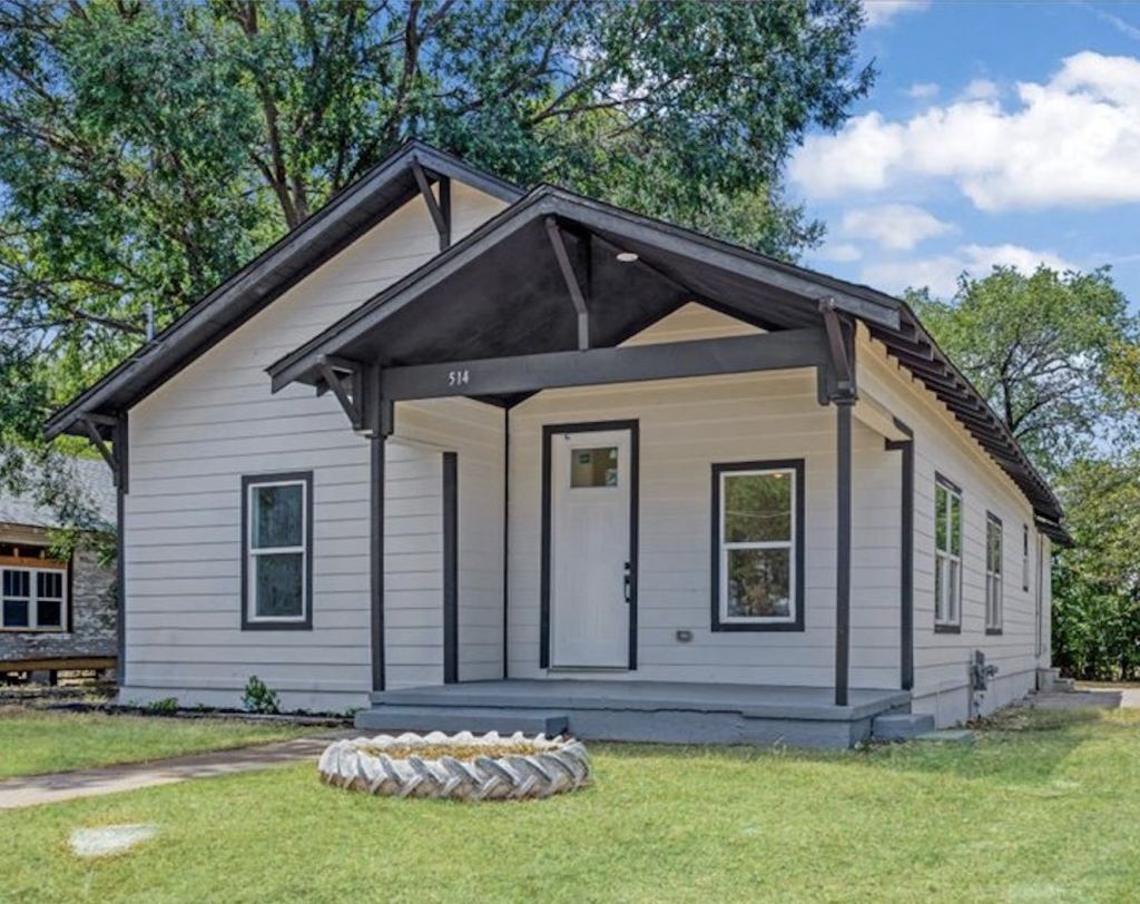 514 N Lee Avenue, Sherman, TX 75090 — photo 1