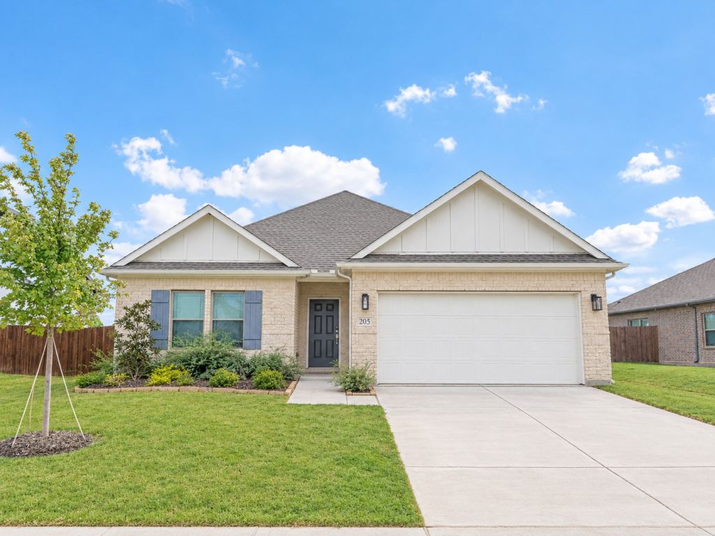 205 Woodhollow Drive, Blue Ridge, TX 75424 — photo 1