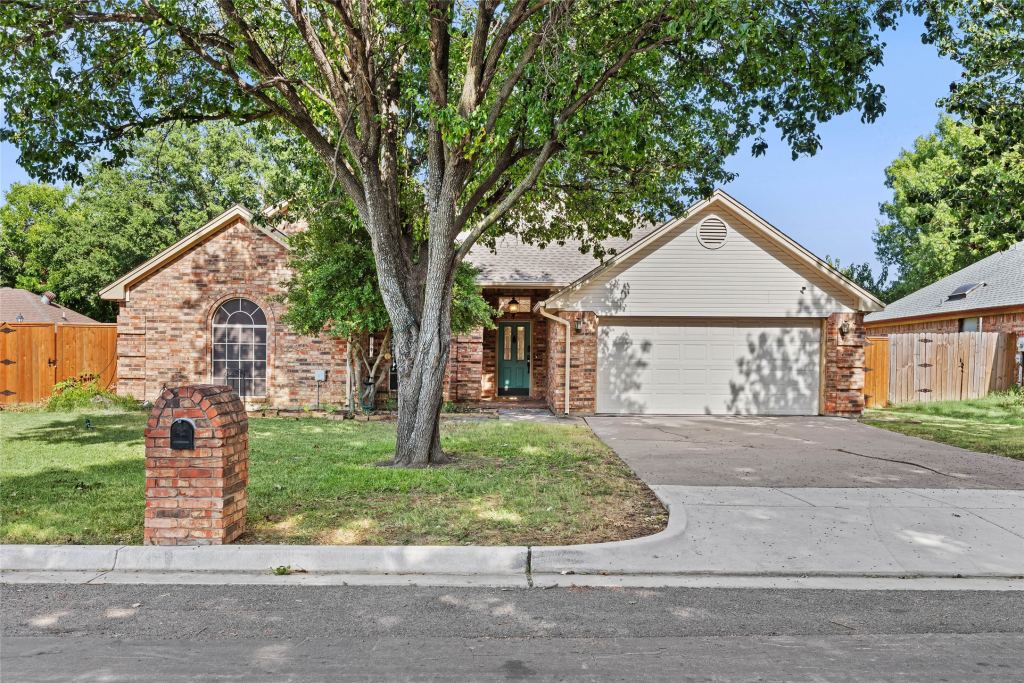 7732 Sagebrush Court N, North Richland Hills, TX 76182 — photo 1