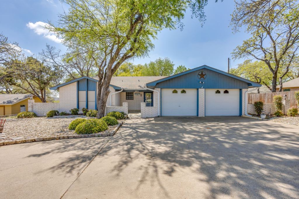 4031 Fairway Drive, Granbury, TX 76049 — photo 1