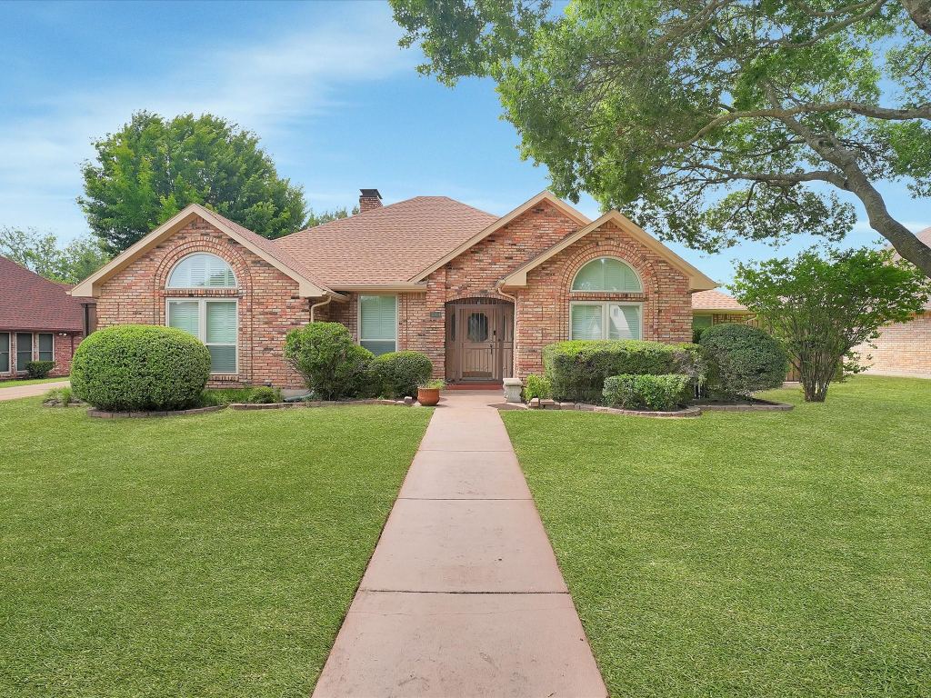 1304 Carriage Creek Drive, DeSoto, TX 75115 — photo 1