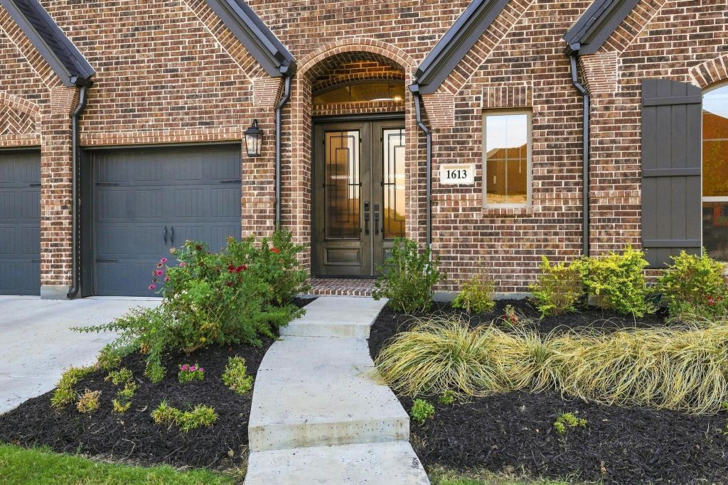 1613 Chicot Lane, Van Alstyne, TX 75495 — photo 1