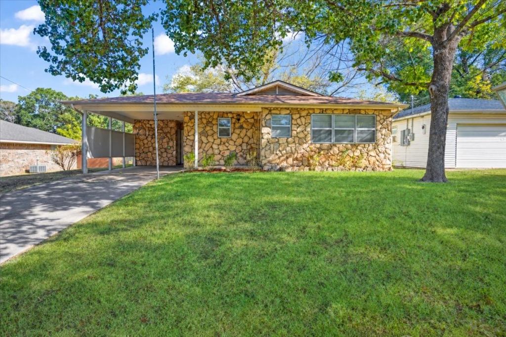 515 E Day Street, Denison, TX 75021 — photo 1