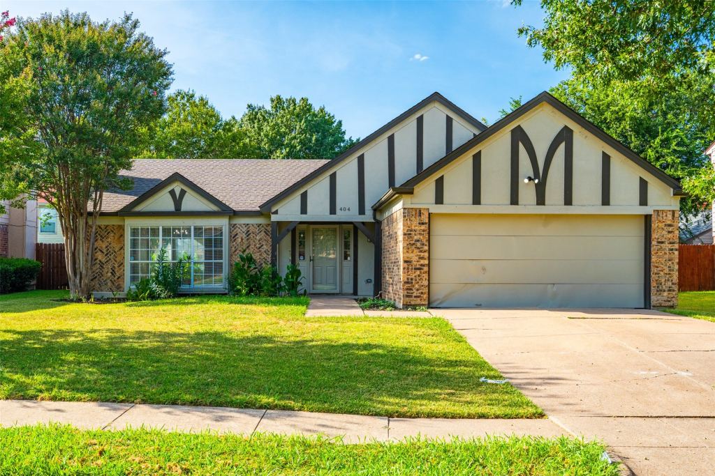 404 Spencer Circle, Grand Prairie, TX 75052 — photo 1