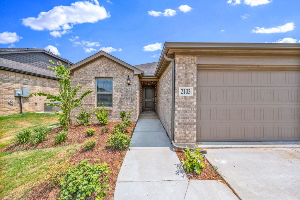 2103 Redwood, Sulphur Springs, TX 75482 — photo 1
