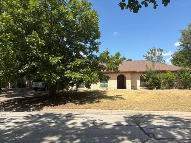 2011 Elmridge Drive, Arlington, TX 76012 — photo 1